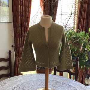 Beautiful long sleeve green cardigan.